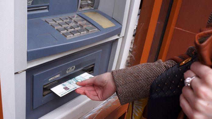 Некоторые банки не берут годовую комиссию за обслуживание кредитных карт 